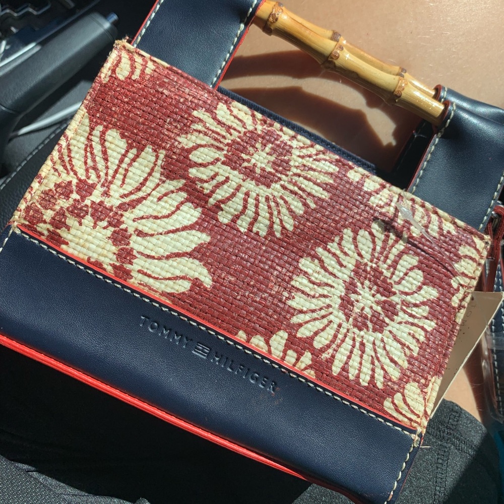 Fashionable Tommy Hilfiger Purse